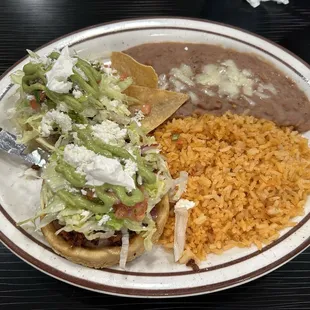 Sopes plate one lengua, one adovada