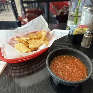 Free chips &amp; salsa