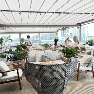 Gorgeous space - note the ceiling can be opened on pleasant evenings