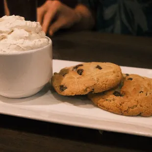 chocolate chip cookie