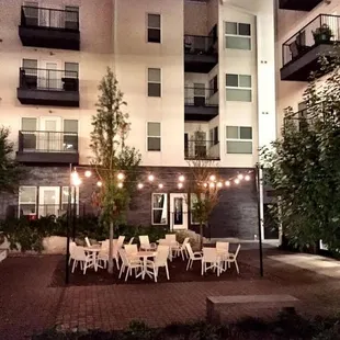 Beautiful Courtyard Area by the Pool
