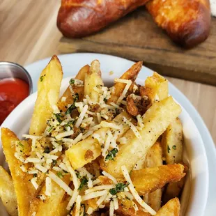 These pub fries beat Ivar&apos;s by a mile.