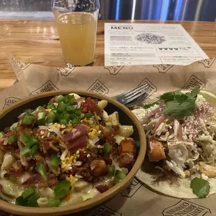 Chili beer Mac n cheese, pork tap room taco and haze frehley ipa. All were very good!