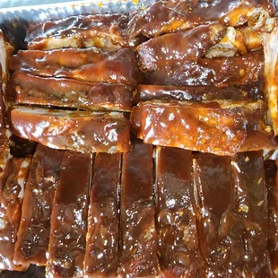 a tray of ribs