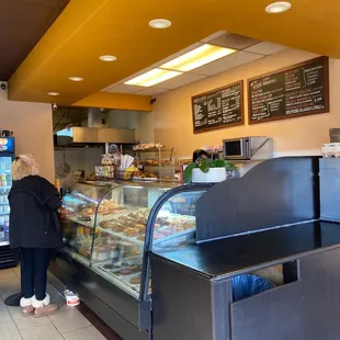 Inside my go-to bagel and breakfast sandwich spot in Alameda.