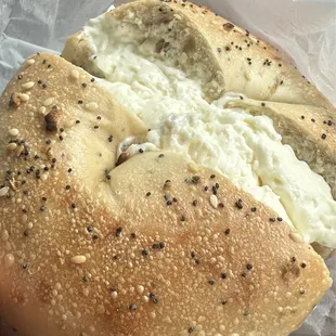 Everything Bagel With Cream Cheese