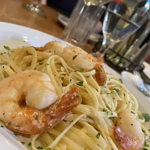 Garlic Wine Pasta with Shrimp