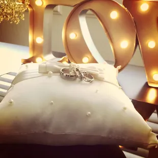 Another pic of our rings. =)