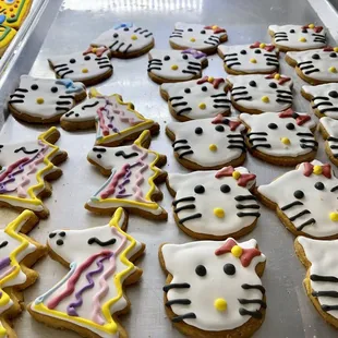 tray of hello kitty cookies
