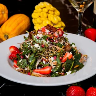 Kale e Frisee Strawberry Salad