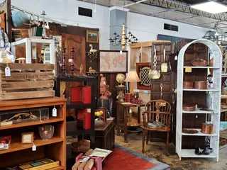 Scout Antique & Modern