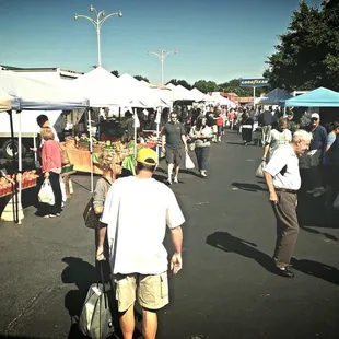 eople shopping at stalls
