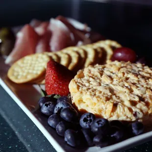 a plate of fruit and crackers