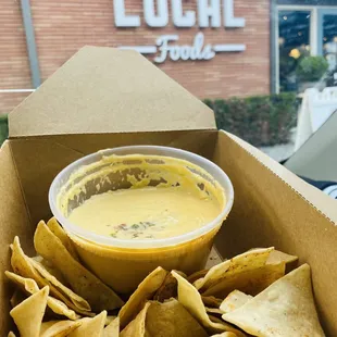 Vegan Cashew Queso and chips