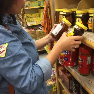 They have mixed honey, lungan honey, acacia honey and winter honey . Sweet