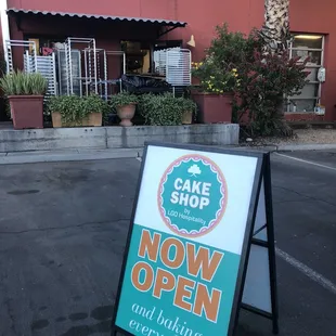 Pie pick up outside for Thanksgiving