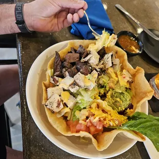 Fajita taco salad!!