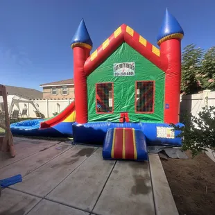 Minicombo multicolor jumper with slide -perris party rentals