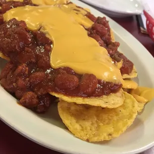 Chili cheese nachos