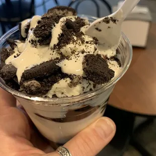 Hot fudge &amp; marshmallow sundae with Oreos!