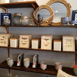 knick knacks and wall decor