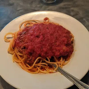 1/2 spaghetti w meat sauce, they kindly split one entree into two portions for us to share!