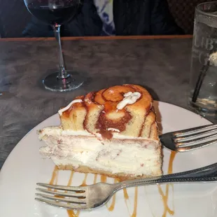 Cinnamon bun cheesecake