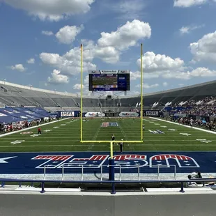 Birmingham Stallions (27) vs Memphis Showboats (20) - USFL. Last game of the season