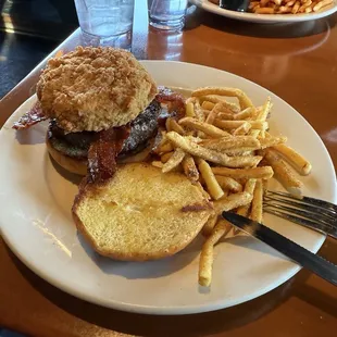Bacon Mac and Cheese burger - very disappointing. The Fried Mac and Cheese was ice cold.