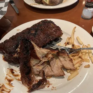 Ribs with fries
