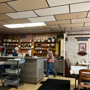 Check out the old time kitchen ware!!