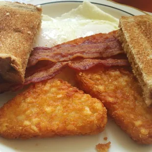 a plate of breakfast food