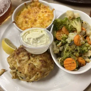 Crab cake, Mac &amp; Cheese and veggies