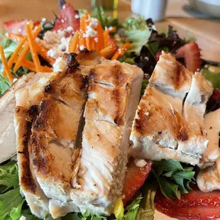 Berry Pecan Salad with Chicken