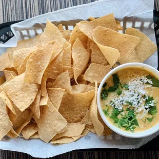 Chips &amp; Queso