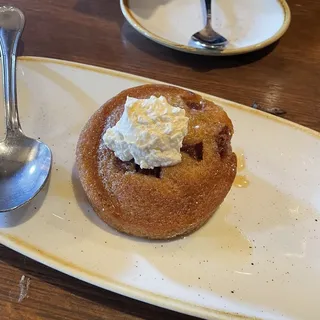 Johnny Appleseed's Warm Apple Cake
