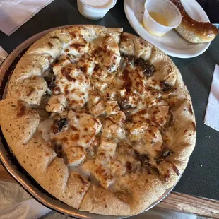 Chicken Alfredo pizza