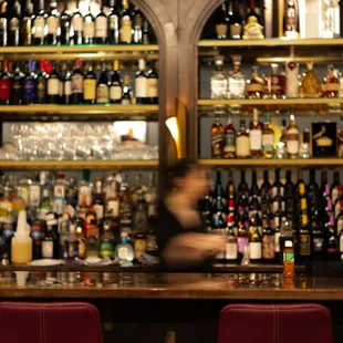a blurry image of a bar