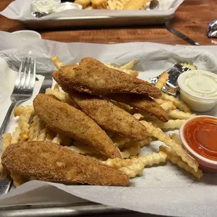 GS chicken strips with Buffalo and ranch