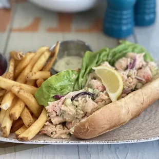 Lobster Roll (Avocado Lime Aioli on the side)