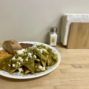Chilaquiles de pollo en salsa verde