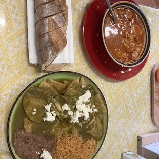 Chilaquiles de Pollo Pozole Rojo