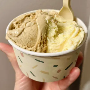 1/2 chai cinnamon blondie &amp; 1/2 spiced apple butter; perfect fall flavor combo