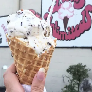 a hand holding an ice cream cone