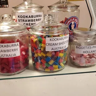 Kookaburra Strawberry Australia,  cream shooters, scottie dogs