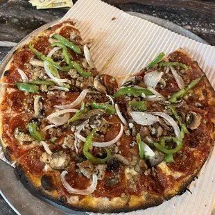 Works pizza with no olives and crispy. Crust was perfect and toppings (onions, peppers) still a bit crunchy. Perfect in our book!