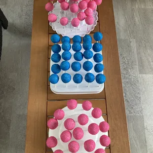 More brightly colored cake pops- a birthday favorite!