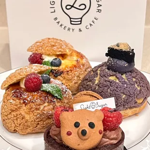 *:｡ﾟBeautifully crafted cream puffs and an &quot;awww-dorable&quot; (･‿･) #TeddyTart we couldn&apos;t say no to. LOL. *:｡ﾟ
