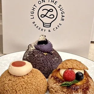 (｡^‿^｡) Creamy and tasty! (*‿*).  Ube Cheesecake, Guava Cream Cheese and Crème Brûlée.