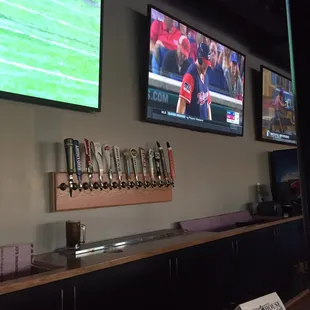 3 TVs above bar - but 15 additional around the room +3 projections